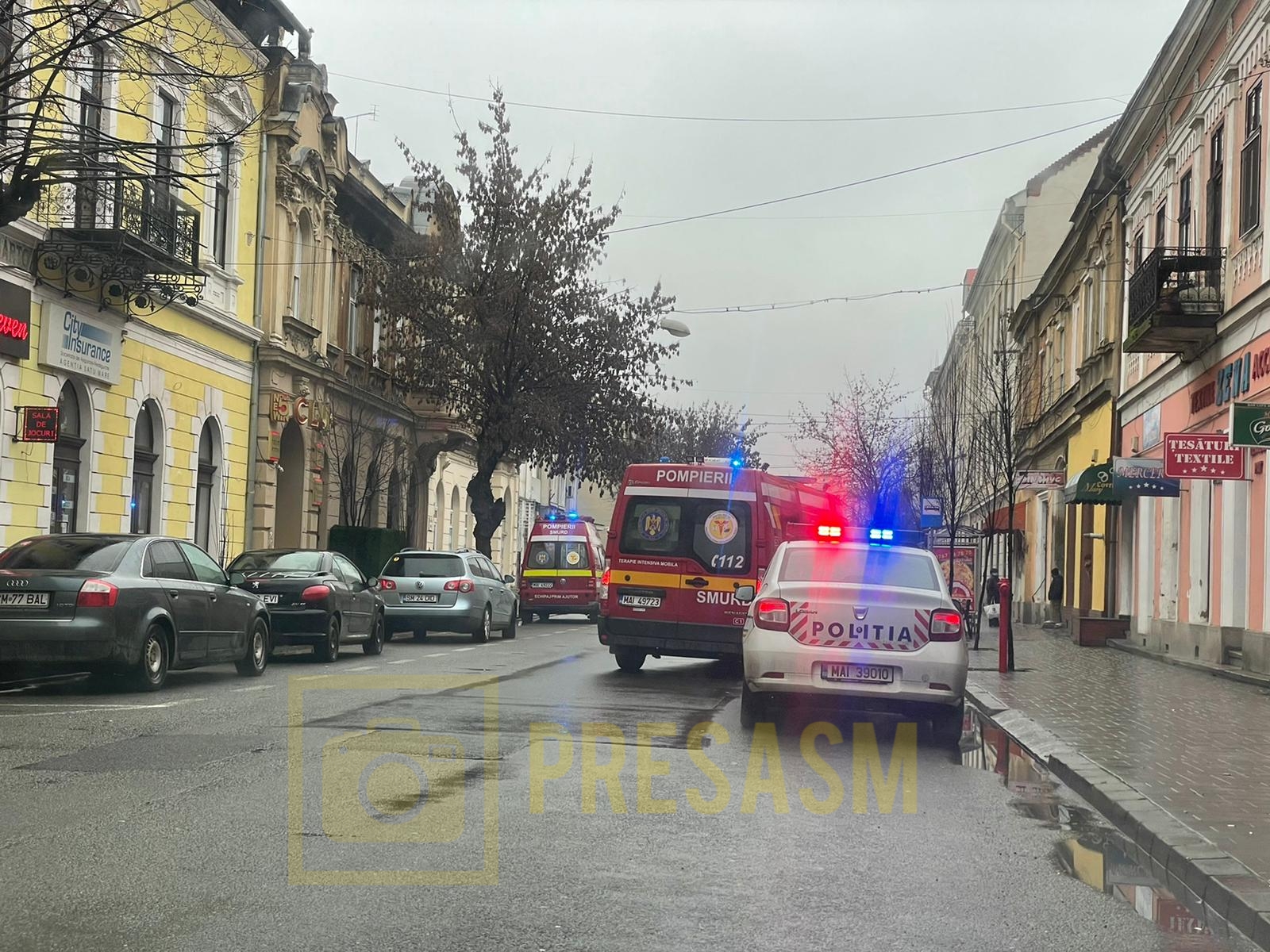 FOTO. Femeie căzută la pământ în centrul municipiului Satu Mare, în apropierea Poliției