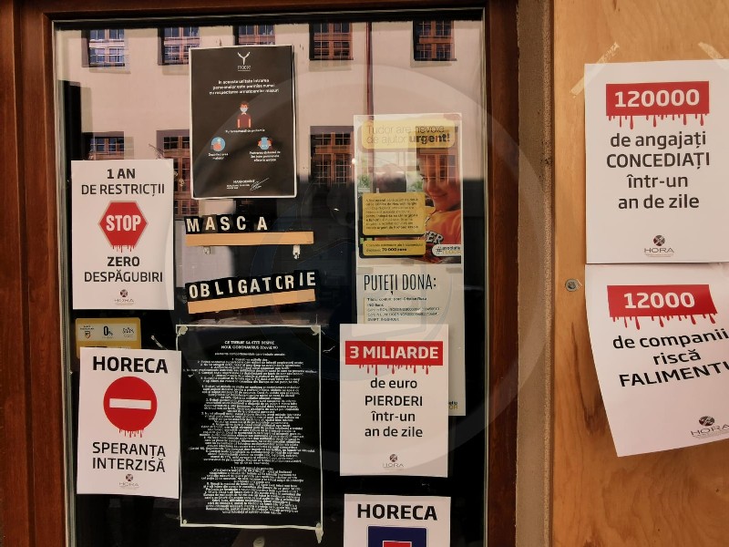 FOTO/VIDEO. Protest împotriva restricțiilor la o cafenea din centrul municipiului Satu Mare