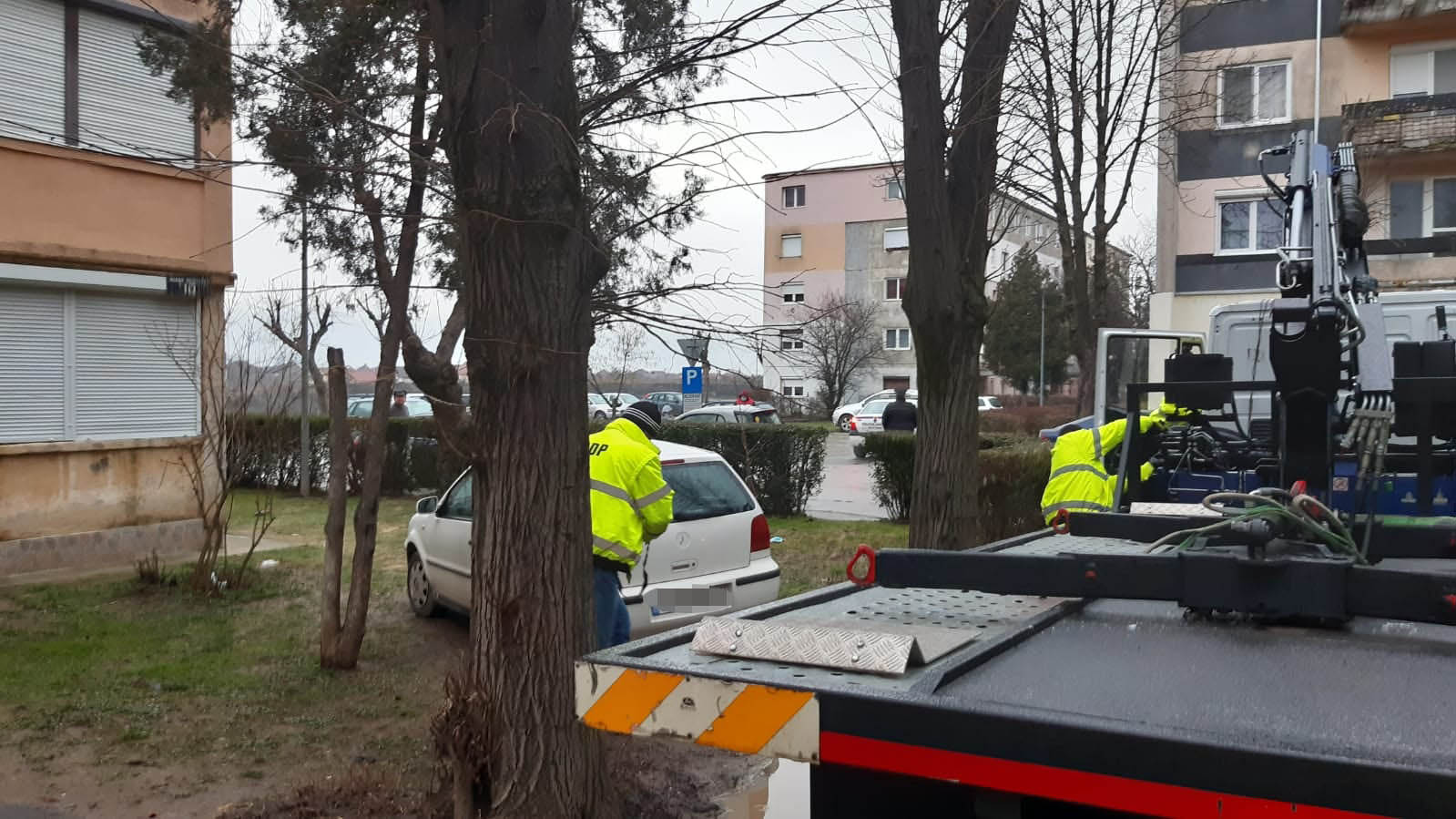 Ablaka alól vitték el az autóját