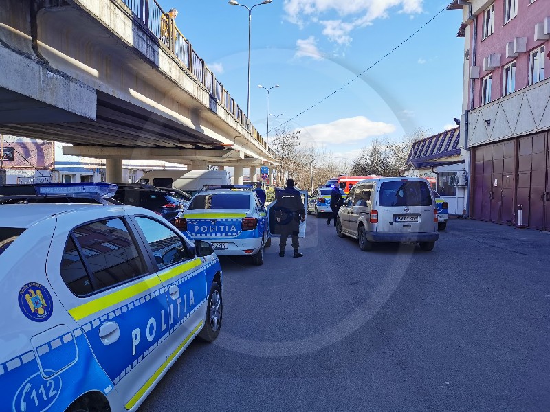 FOTOGALERIE. Un sătmărean susține că a fost înjunghiat. Mai multe persoane, audiate de polițiști