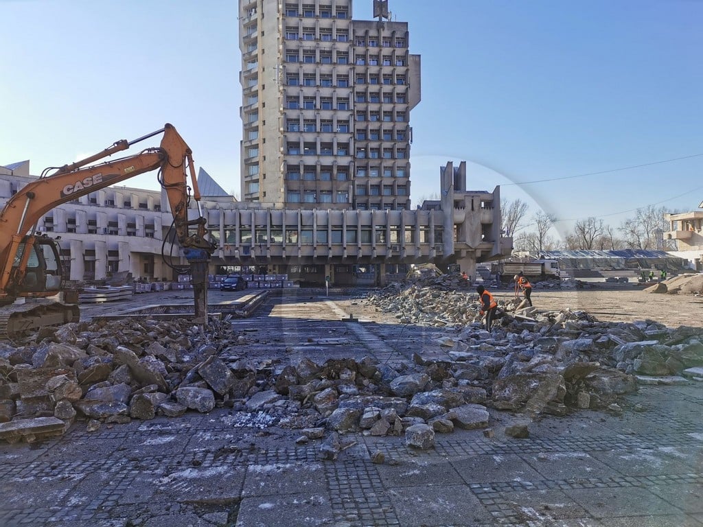 FĂRĂ PRECEDENT. Lucrările la Centrul Nou, la un pas de blocare. Se pierd milioane de euro