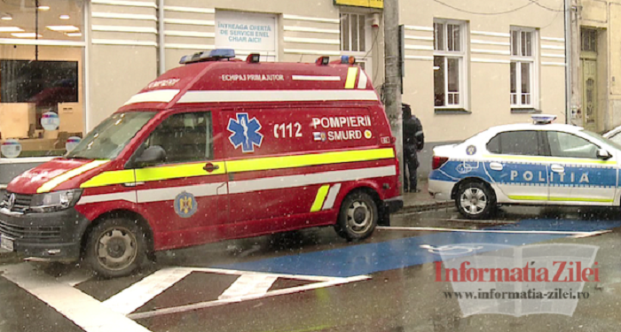 FOTOGALERIE. Bărbat decedat în fața unui ghișeu, în centrul municipiului Satu Mare