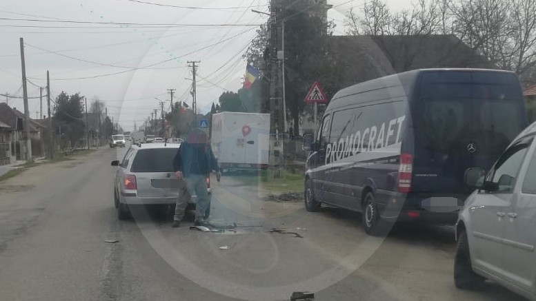 FOTO. Accident de circulație în Păulești. Coliziune între două automobile