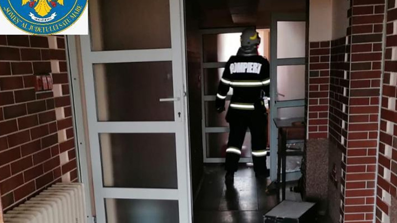 FOTO. Explozie într-un imobil din Negrești-Oaș. O persoană a ajuns la spital