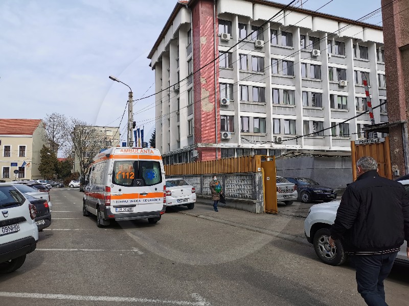 FOTO. Un sătmărean s-a sinucis în arestul Poliției Satu Mare. Medicii nu l-au mai putut salva