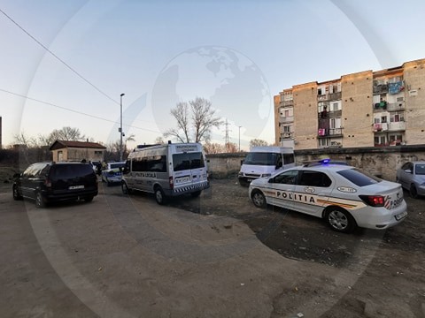 Dolga végeztével pechére a rendőrökbe is belefutott a betörő