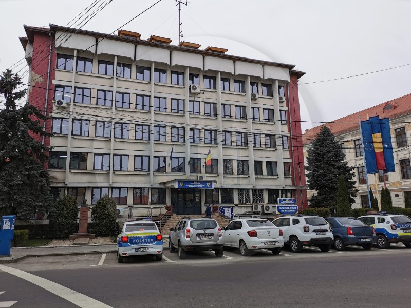 FOTO. Megszállta a DNA a szatmári rendőrséget