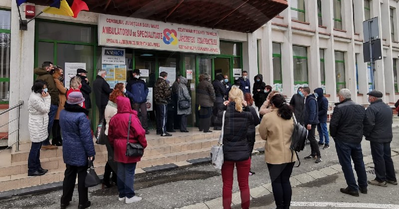 Dialog halucinant între medic și pacienți, la un centru de vaccinare din Satu Mare