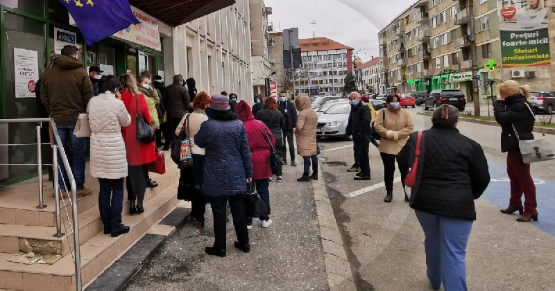 FOTO. Măsuri speciale luate de Spitalul Județean pentru a evita cozile la vaccinare