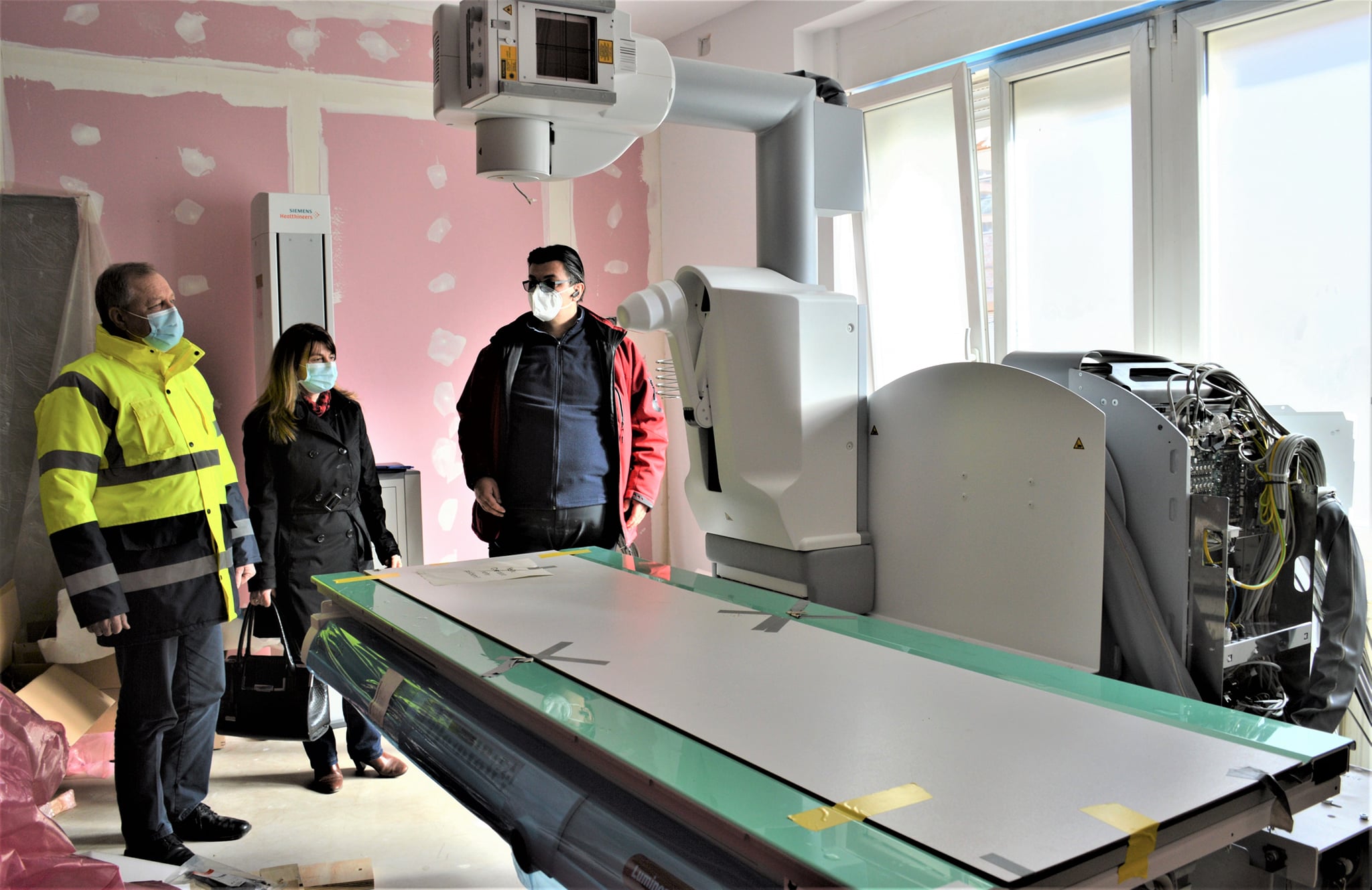 FOTO. Megérkezett az új, digitális röntgengép