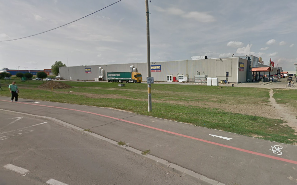 Femeie scoasă cu forța din mașină și trântită la pământ, pe Drumul Careiului. Nu a intervenit nimeni