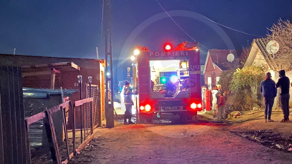 Sătmarul minunilor! Toaleta din curte a unui bunic, incendiată cu el înăuntru, de niște copii