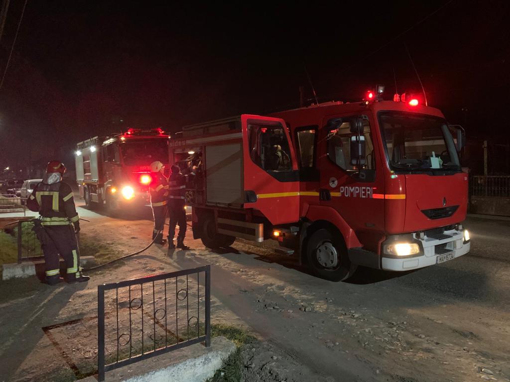 FOTO. Incendiu în județul Satu Mare. Mobilizare a pompierilor pentru salvare