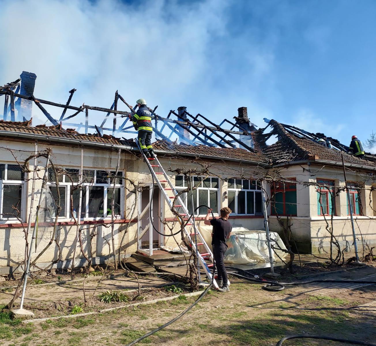 FOTO. Casă distrusă într-un incendiu, în județul Satu Mare