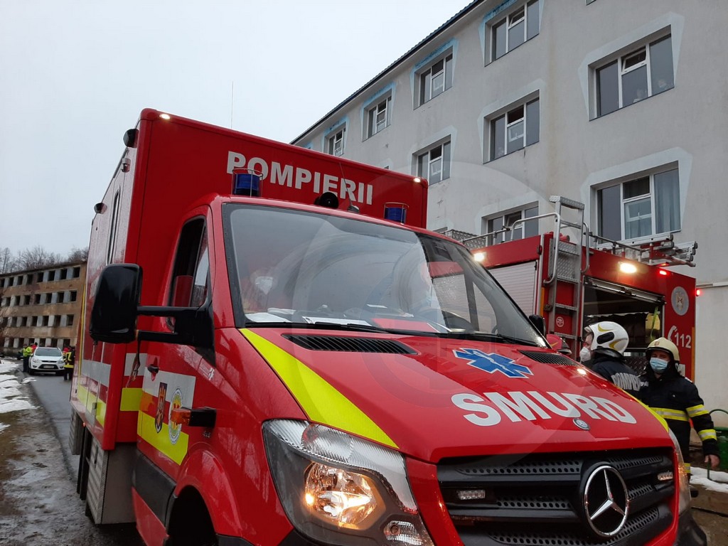 FOTO/VIDEO. Incendiu la un spital din Maramureș, zeci de pacienți evacuați. Intervenție de amploare