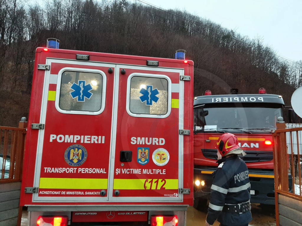 Incendiu la o pensiune din Oaș! Mobilizare de forțe la fața locului