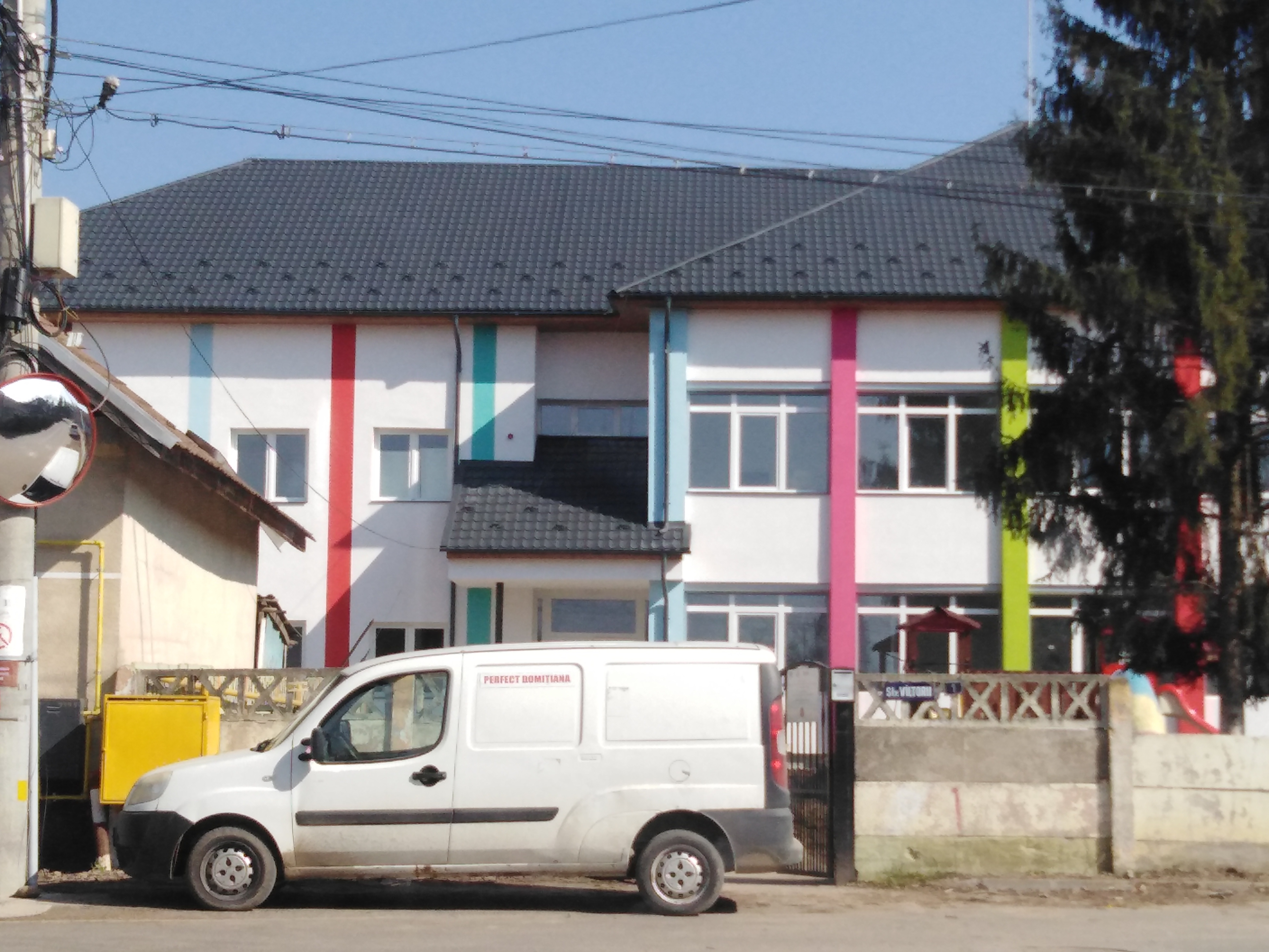 FOTO. USR Satu Mare acuză că lucrarea la o grădiniță a fost scoasă la licitație după...finalizare