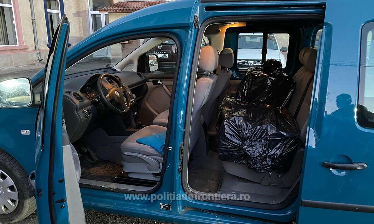 FOTOGALERIE. Cum se alimentează Piața Someș cu țigări de contrabandă