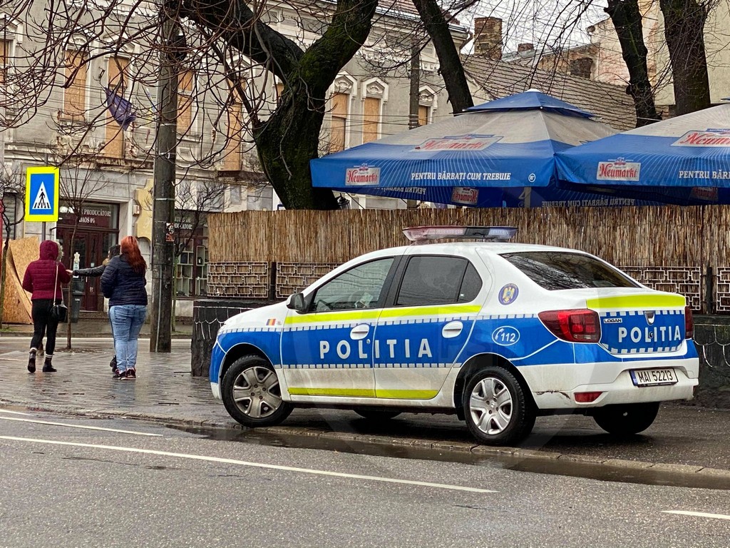 ”Groaze” la un hotel din Satu Mare. Au ”închiriat” o tânără și au plătit-o din bani furați