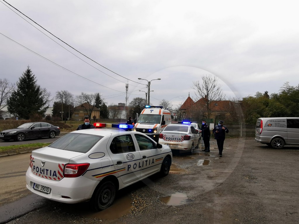 Sătmărean beat pulbere a sunat 112: ”Vreau să sar de pe stâlp”. Polițiștii l-au ”CURENTAT”