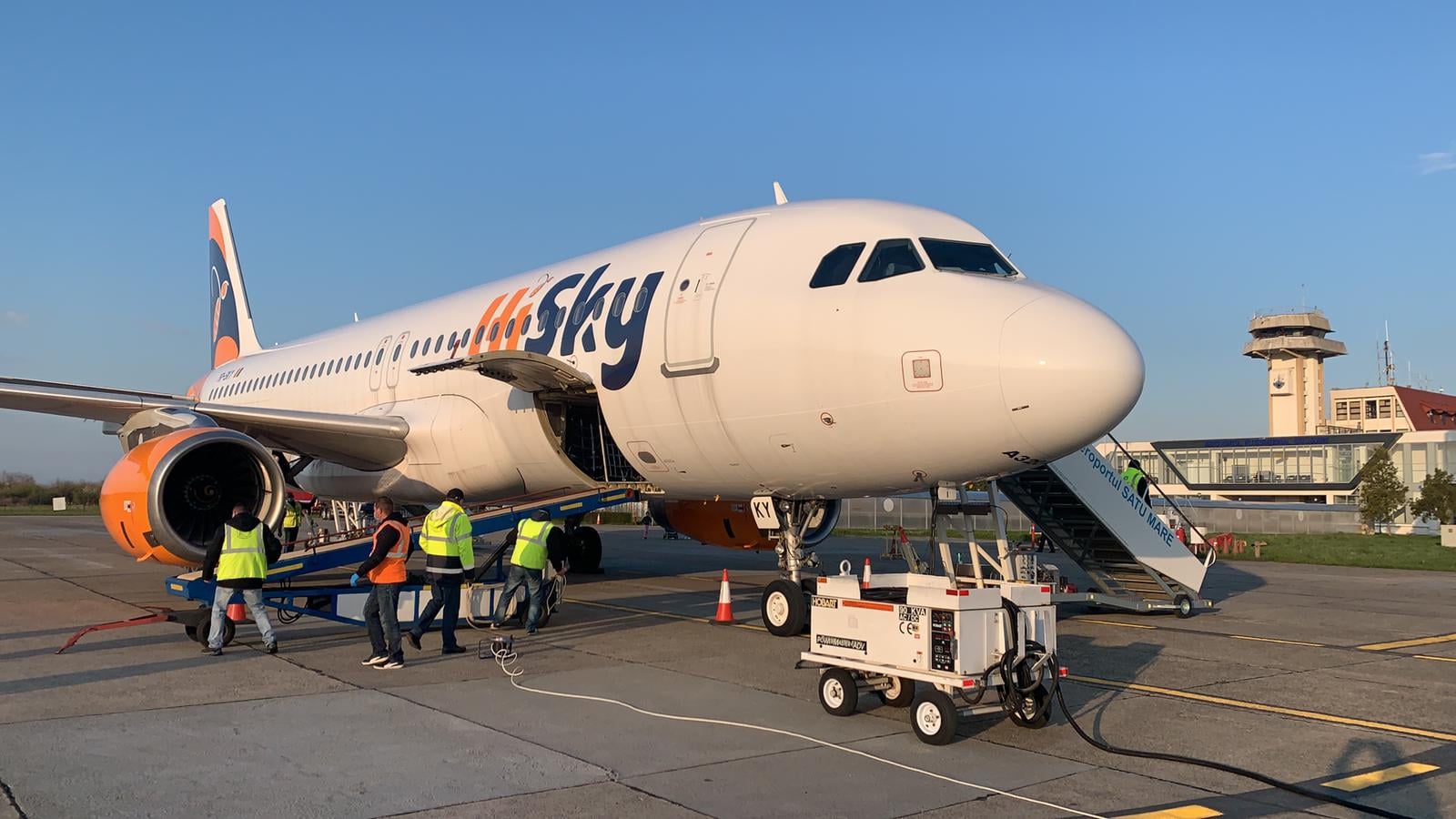 FOTOGALERIE. Astăzi a decolat primul avion de pe Aeroportul Satu Mare spre Paris!