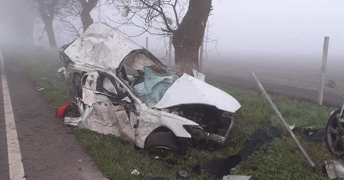 FOTO. Accident teribil în țară. Audi A6 rupt în bucăți, șoferul a decedat