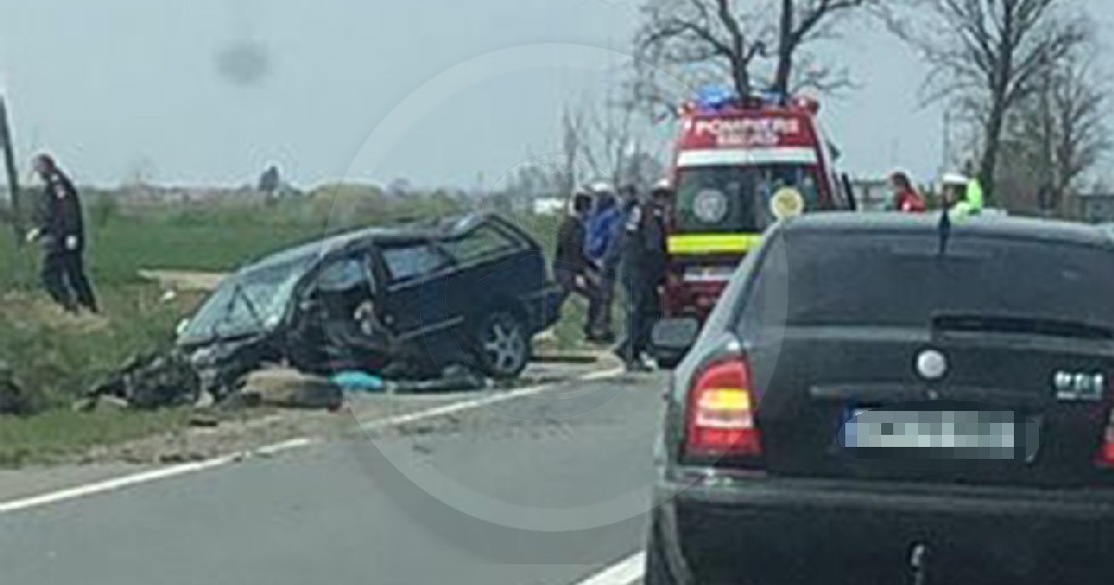 FOTO. Accident grav pe DN19, în județul Satu Mare. Mașină în șanț, bărbat dus la Urgență