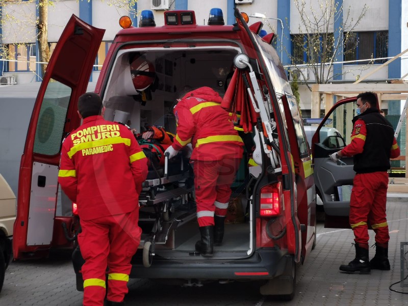Accident de muncă în județul Satu Mare. Bărbatul a căzut de pe scară. A ajuns la spital