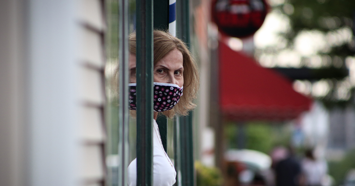 Ministrul Sănătății: Guvernul va propune ca masca să nu mai fie obligatorie în spațiile deschise neaglomerate