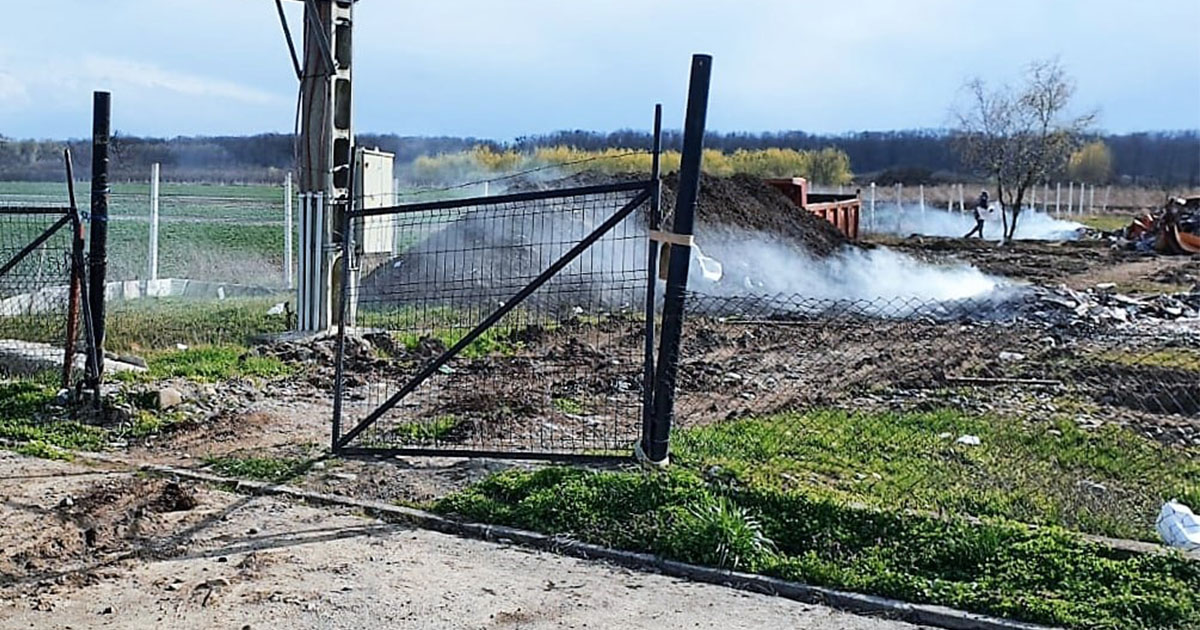 FOTO. Un sătmărean și-a renovat casa. S-a ales cu o amendă de 10.000 de lei de la Garda de Mediu