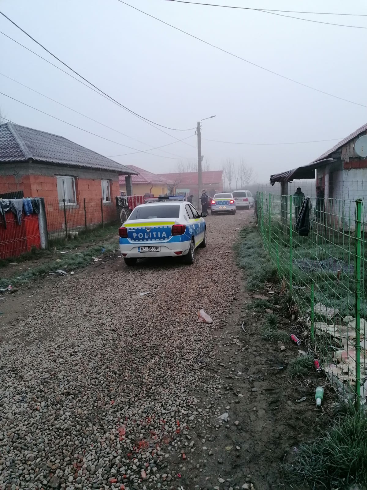 FOTO. Zeci de amenzi după descinderea în forță a poliției, la Petea