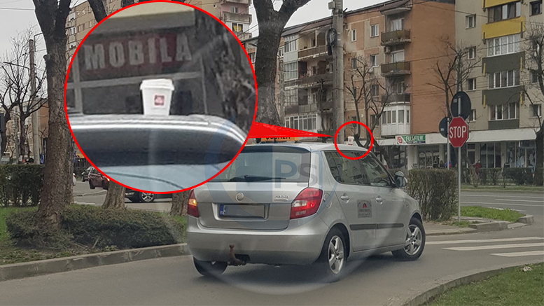 FOTO. Metodă ”inedită” a unui instructor auto din Satu Mare. Nu bruscați mașina