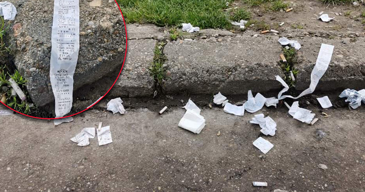 FOTO. Un taximetrist și-a făcut curat în mașină: Și-a aruncat bonurile pe jos, în parcare