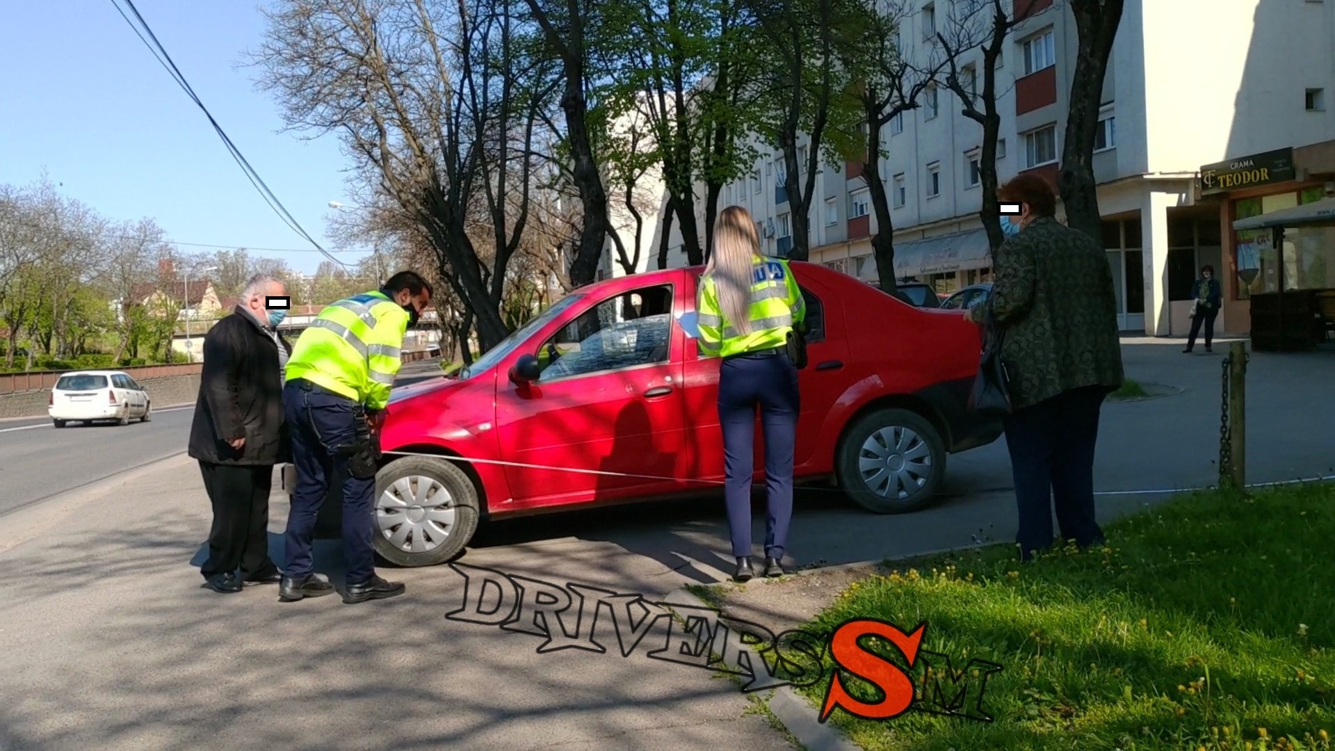 FOTO Accident pe B-dul Goga, în Satu Mare. Pieton lovit de o mașină, chiar pe trotuar