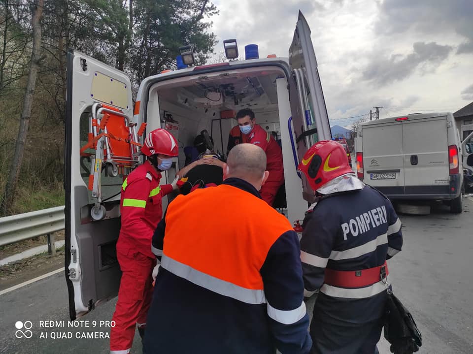 Tânăr șofer sătmărean, implicat într-un accident în lanț în județul vecin. O persoană a ajuns la spital