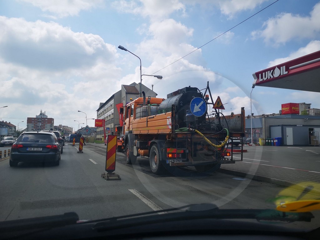 FOTO/VIDEO. Primăria Satu Mare nu glumește: firma readusă să repare asfaltul de pe B-dul Blaga