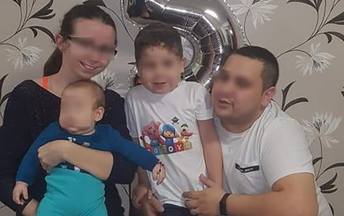 FOTO. Mamă, cu doi copilași, rămași fără ajutor. Tatăl (30 ani) a decedat