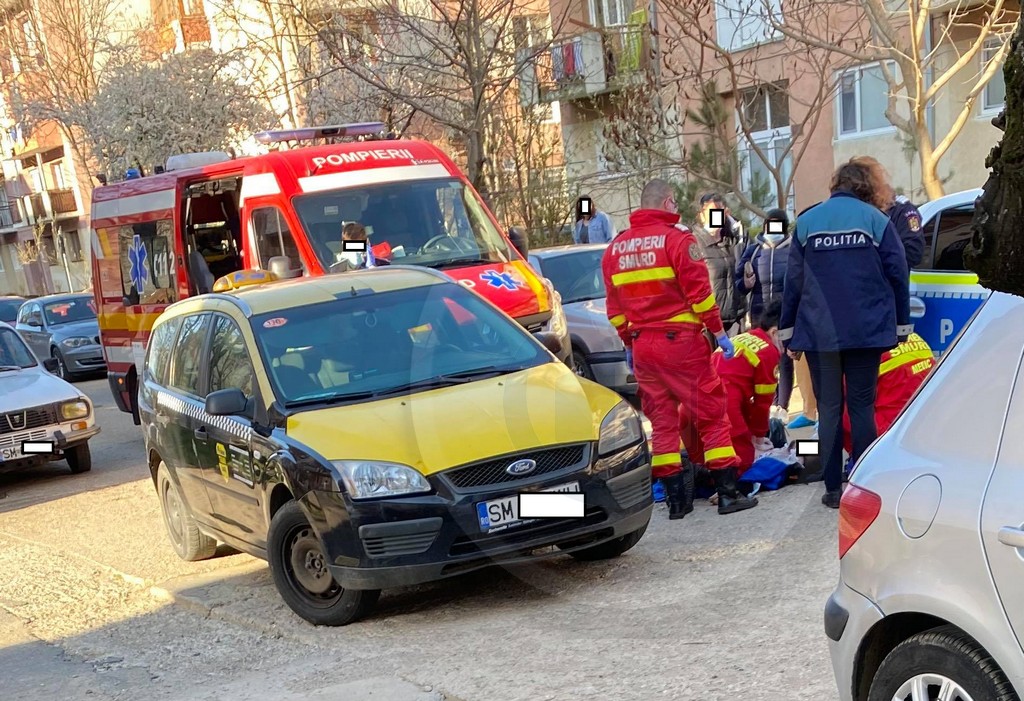 FOTO. Taximetrist (24 ani) decedat la volan, în municipiul Satu Mare. Nu a mai putut fi salvat