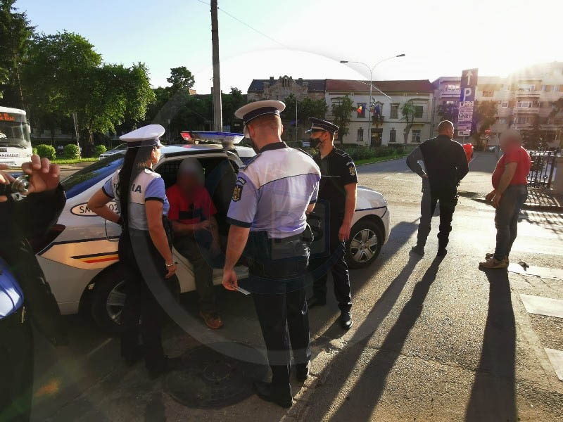 FOTO/VIDEO. Un sătmărean beat și fără permis a făcut raliu în jurul bisericii, în Satu Mare