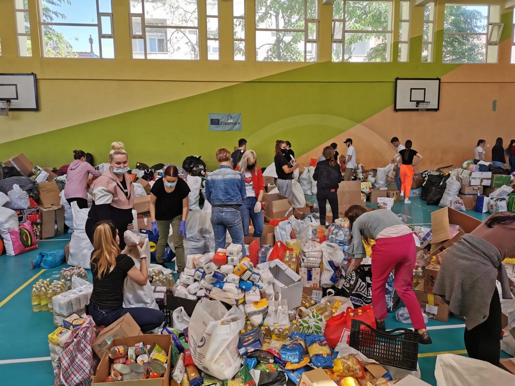 FOTO/VIDEO. Mii de elevi din Satu Mare au donat bunuri pentru colegii lor sinistrați