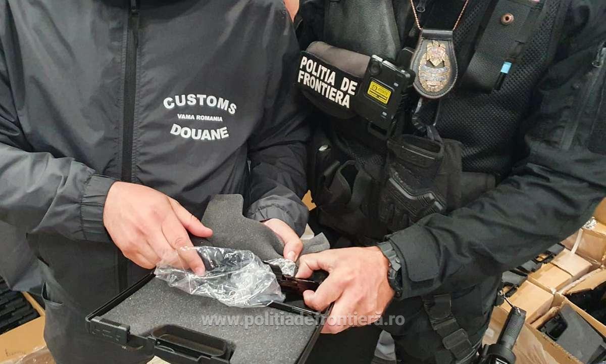 Zeci de arme, sute de cartușe și zeci de tone de substanțe periculoase, confiscate de polițiștii sătmăreni în 2021