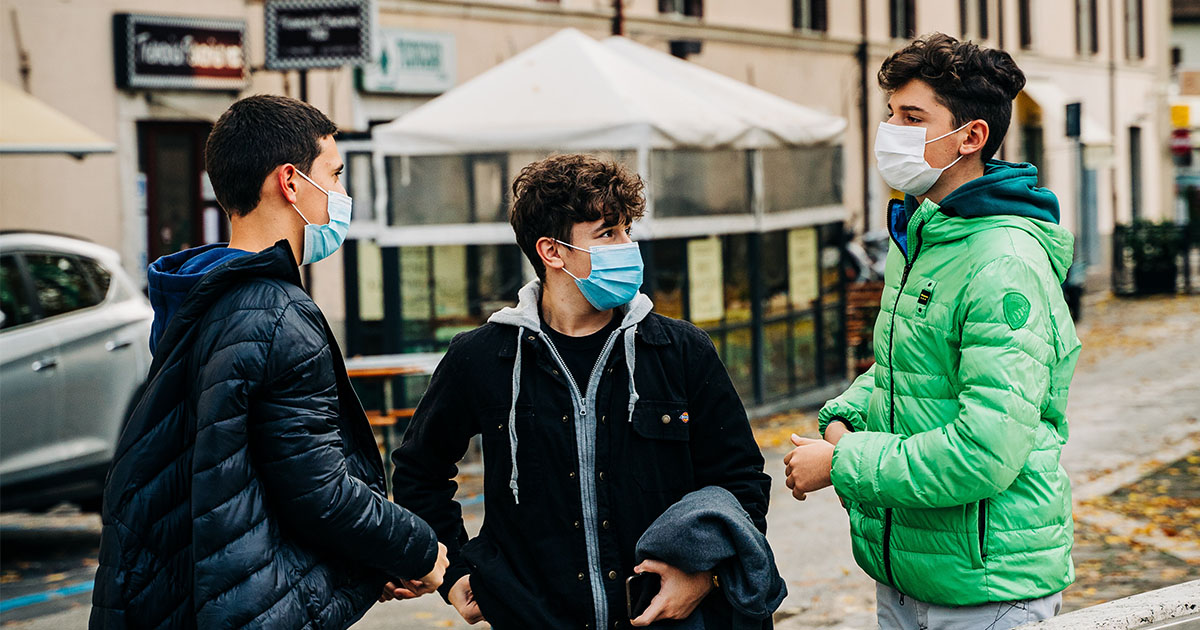 Masca de protecție, obligatorie la Satu Mare și în afara perimetrului școlilor