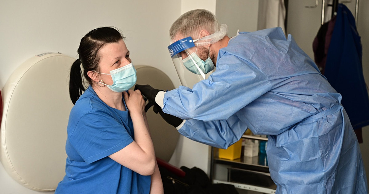 Öt millió beoltottnál jöhetnek a lazítások