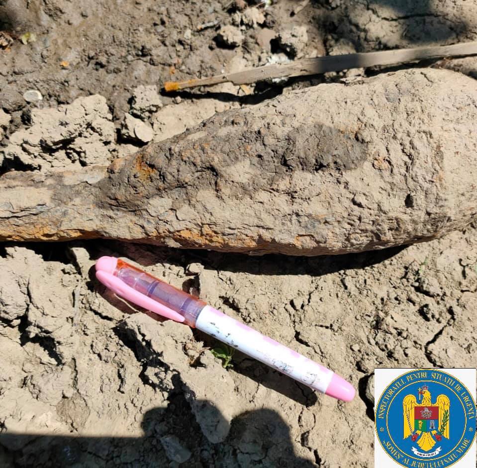 FOTO. Bombă descoperită în curtea unei case din Carei. Pericol real de explozie