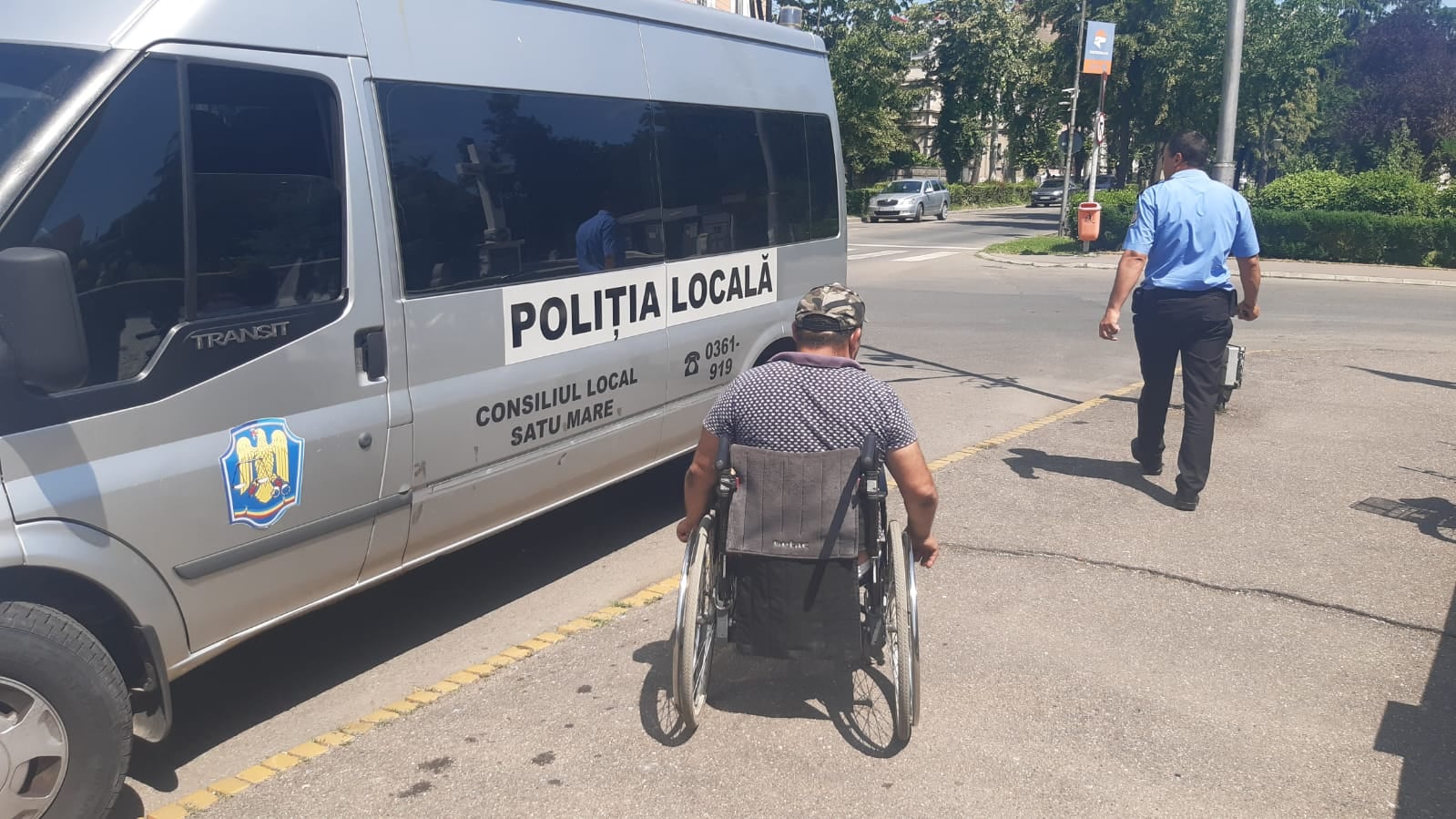 FOTOGALERIE. Curățenie generală în Satu Mare! Poliția Locală strânge cerșetorii cu duba