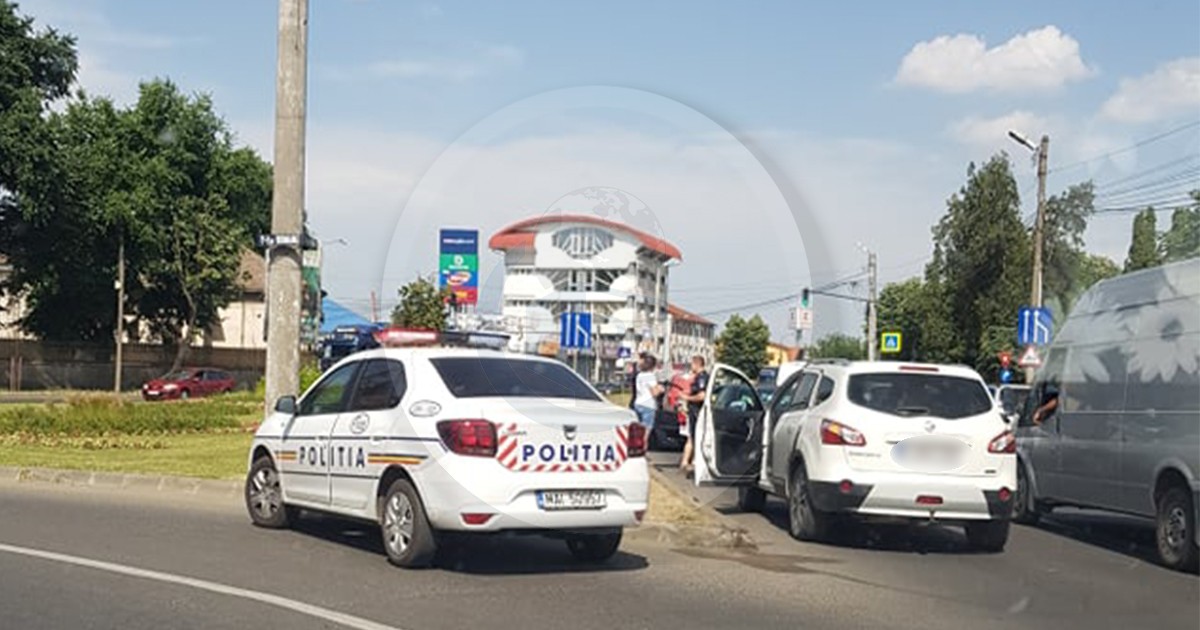 FOTOGALERIE. Accident rutier în sensul fără sens de la Finanțe, în Satu Mare