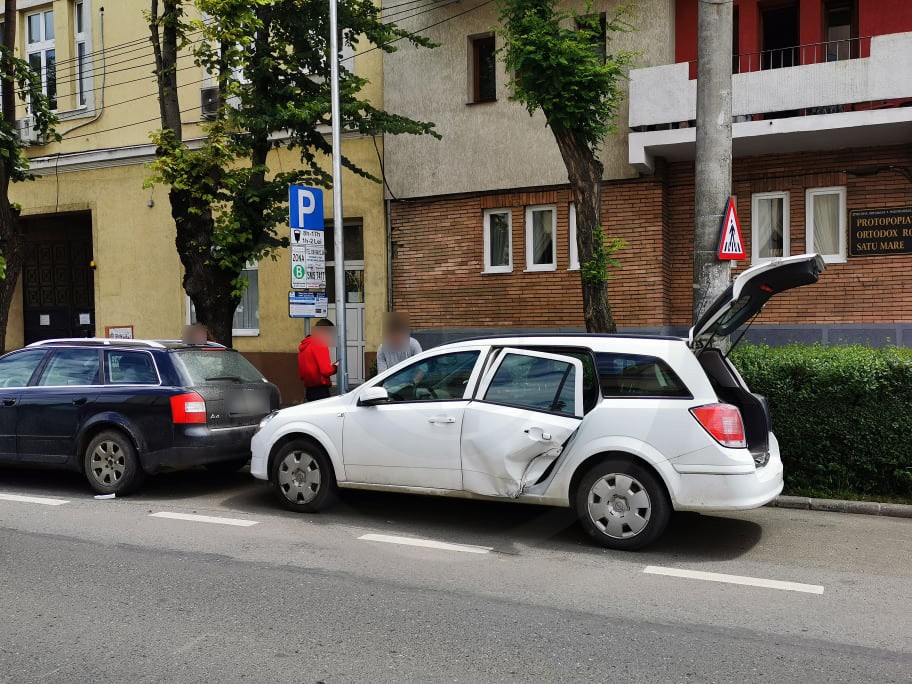 FOTO. Un nou accident în spatele catedralei ortodoxe. Coliziune între două autoturisme