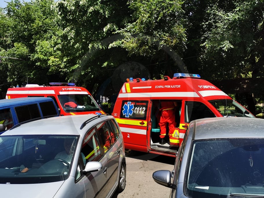 FOTO. Un polițist local a căzut la pământ din cauza caniculei, în centrul municipiului Satu Mare