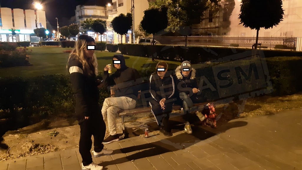 FOTOGALERIE. Gașcă de femei, amendate în centrul municipiului Satu Mare. Una are mania dezbrăcatului