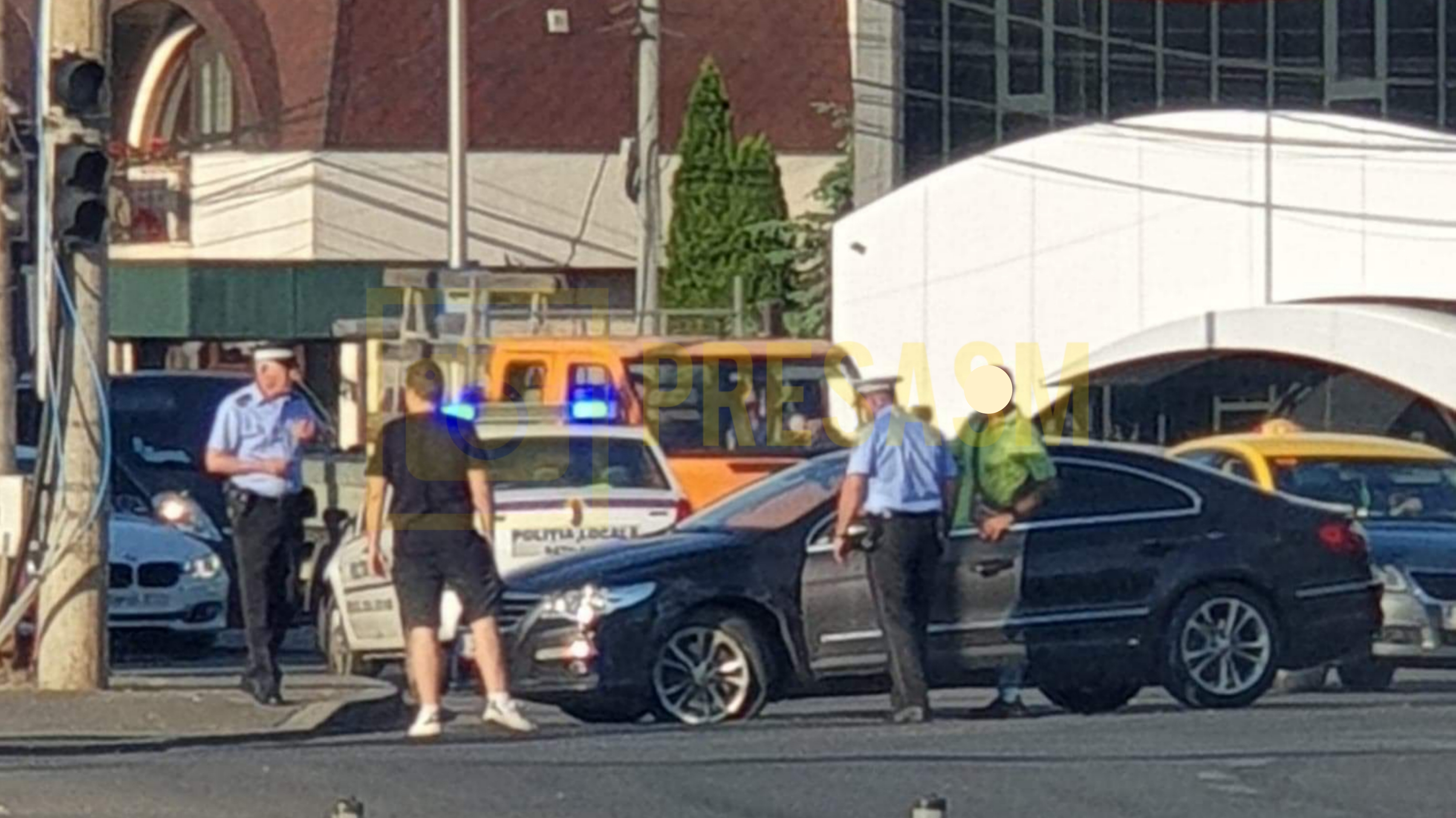 FOTOGALERIE. Accident în sensul de la Burdea. Coliziune între un TIR și o mașină